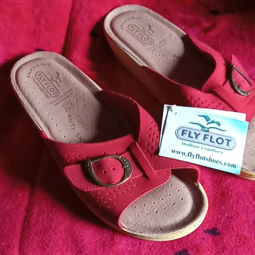Red Suede sandlals - Picture 1 of 6